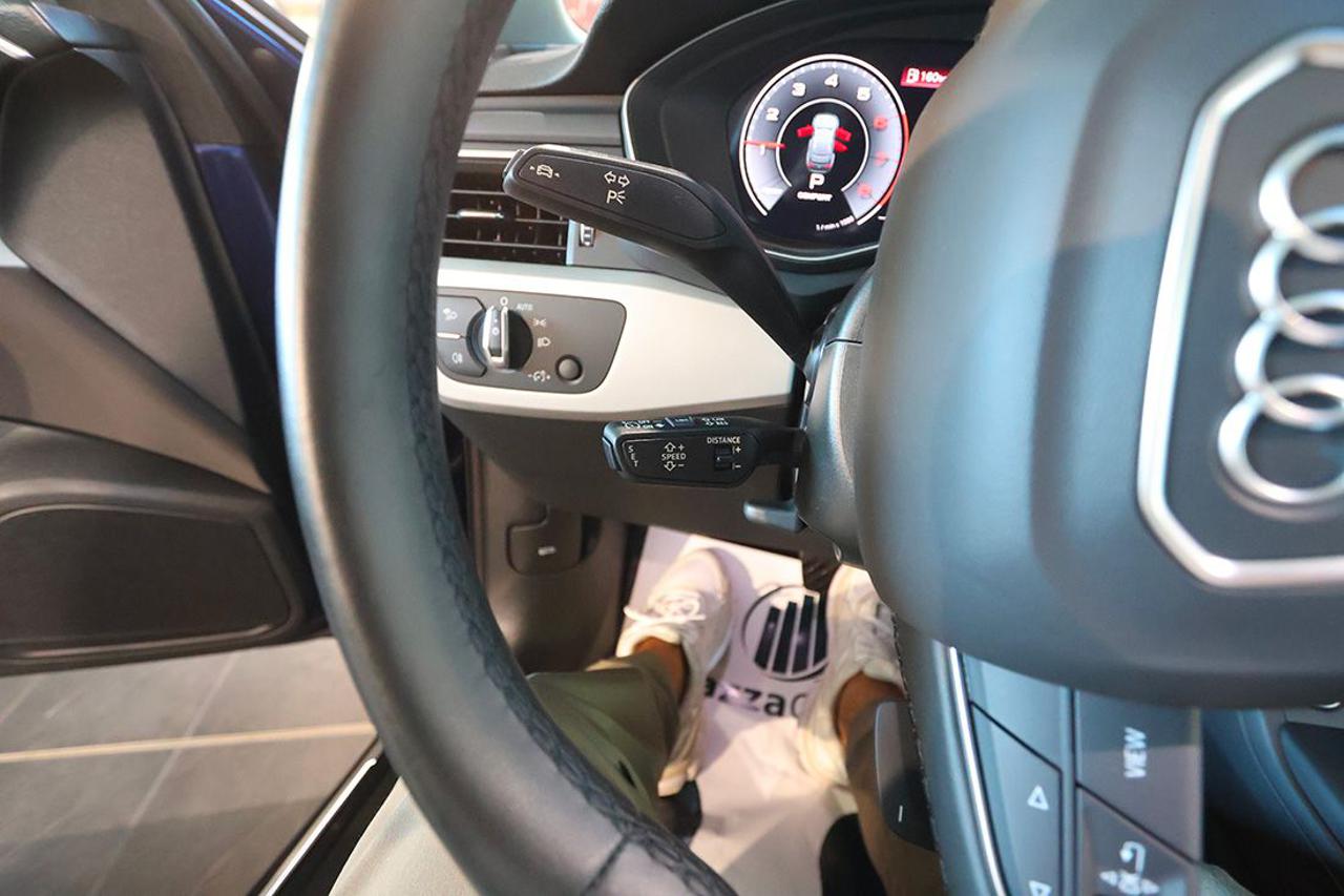 AUDI A4 35 TFSI Avant S-Tronic S-Line - 23