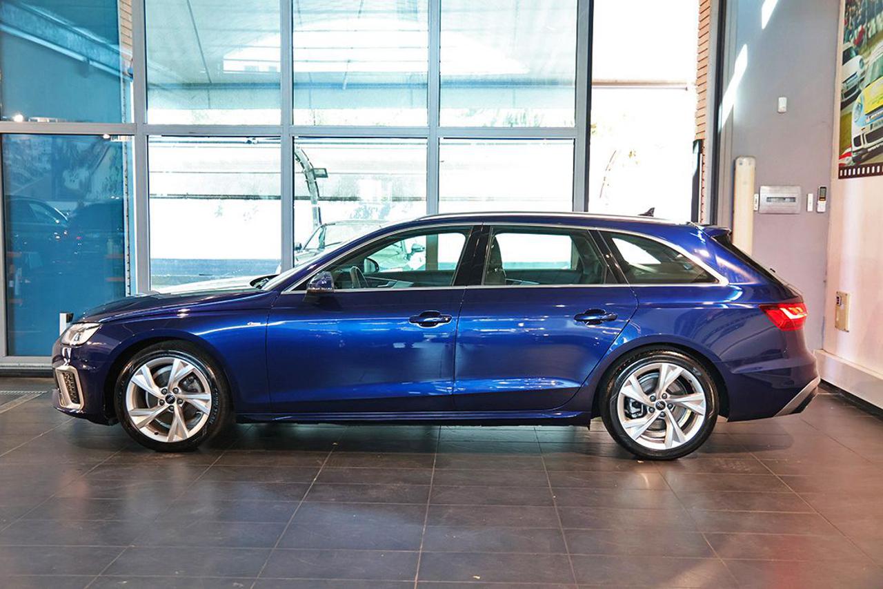 AUDI A4 35 TFSI Avant S-Tronic S-Line - 3