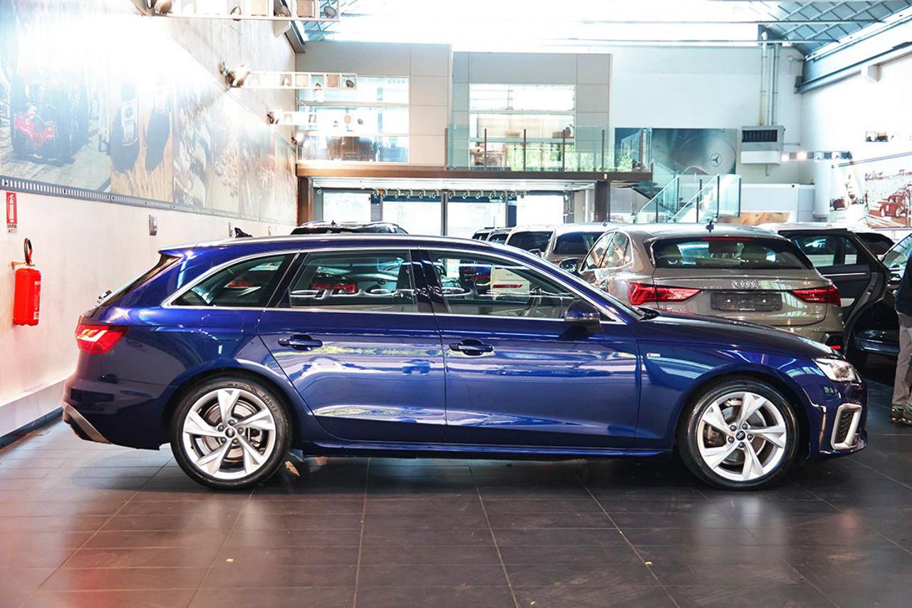 AUDI A4 35 TFSI Avant S-Tronic S-Line - 2