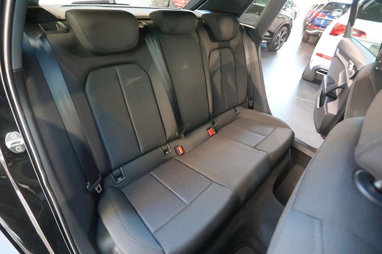 AUDI A3 35 TDI Sportback S-Tronic Business - 19