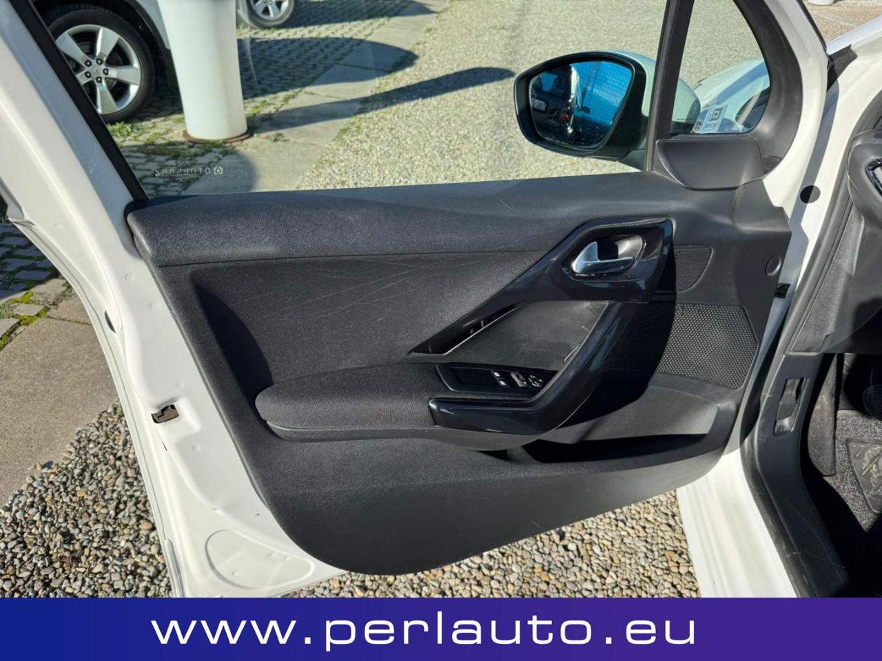 PEUGEOT 208 1.4 8V HDi 68CV 5p. Active - 7