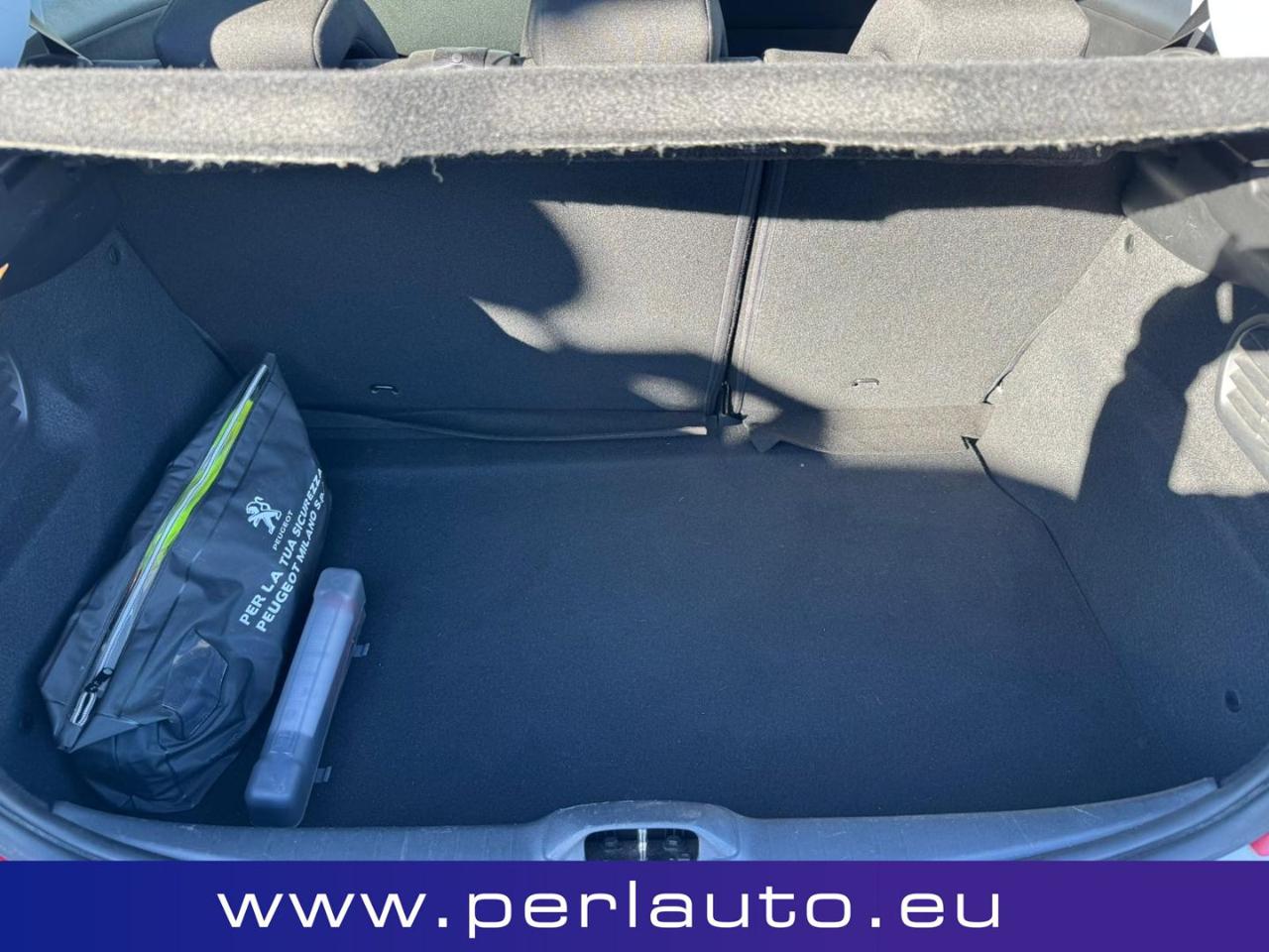 PEUGEOT 208 1.4 8V HDi 68CV 5p. Active - 14