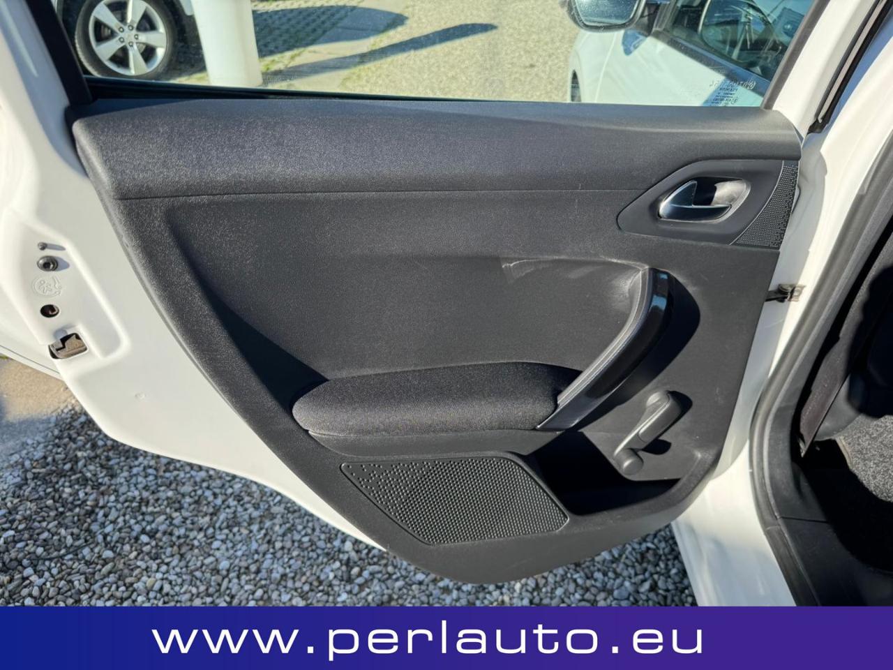 PEUGEOT 208 1.4 8V HDi 68CV 5p. Active - 12