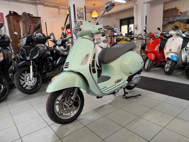 PIAGGIO Vespa GTS 300 Super Verde amabile  pastello