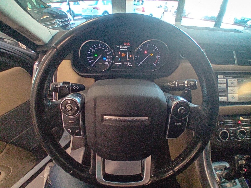 Clicca per ingrandire Range Rover Sport - 3.0 TDV6 HSE