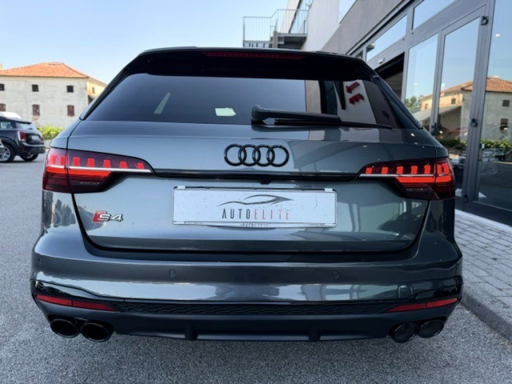 Clicca per ingrandire S4 - Avant TDI 347cv Black Edition sport attitude