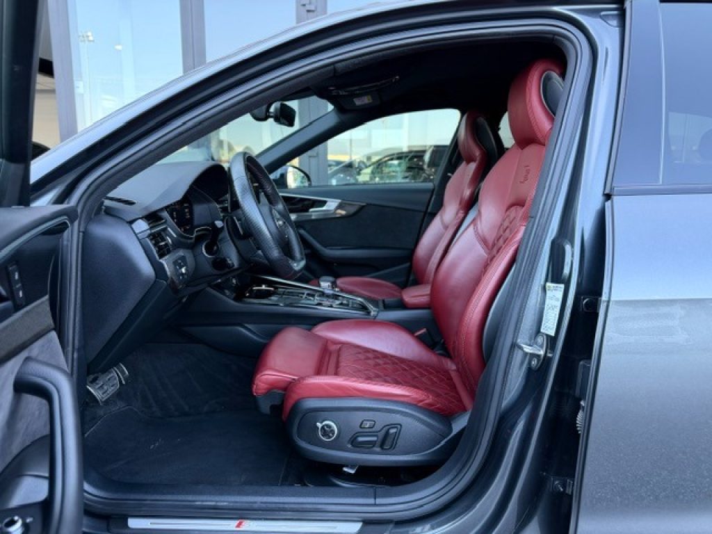 Clicca per ingrandire S4 - Avant TDI 347cv Black Edition sport attitude