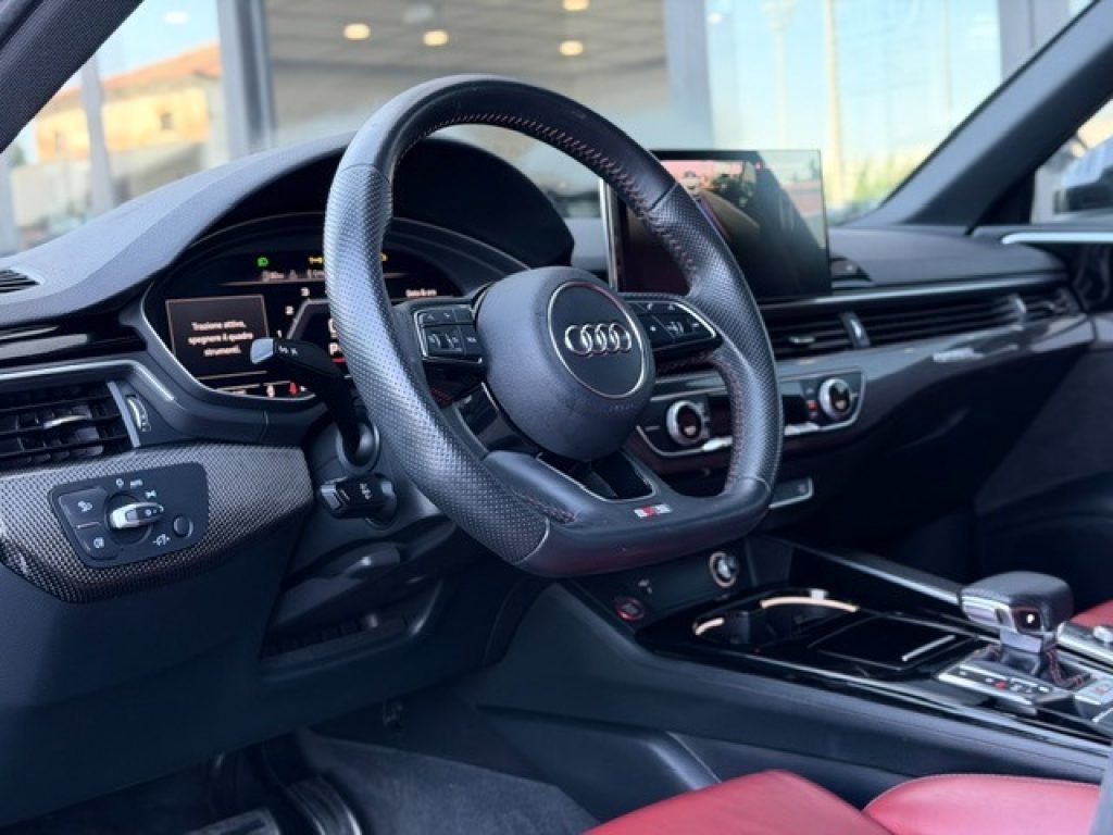 Clicca per ingrandire S4 - Avant TDI 347cv Black Edition sport attitude