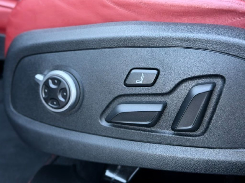 Clicca per ingrandire S4 - Avant TDI 347cv Black Edition sport attitude