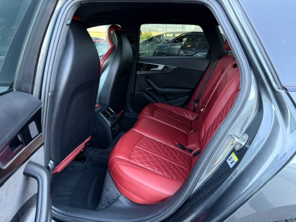 Clicca per ingrandire S4 - Avant TDI 347cv Black Edition sport attitude