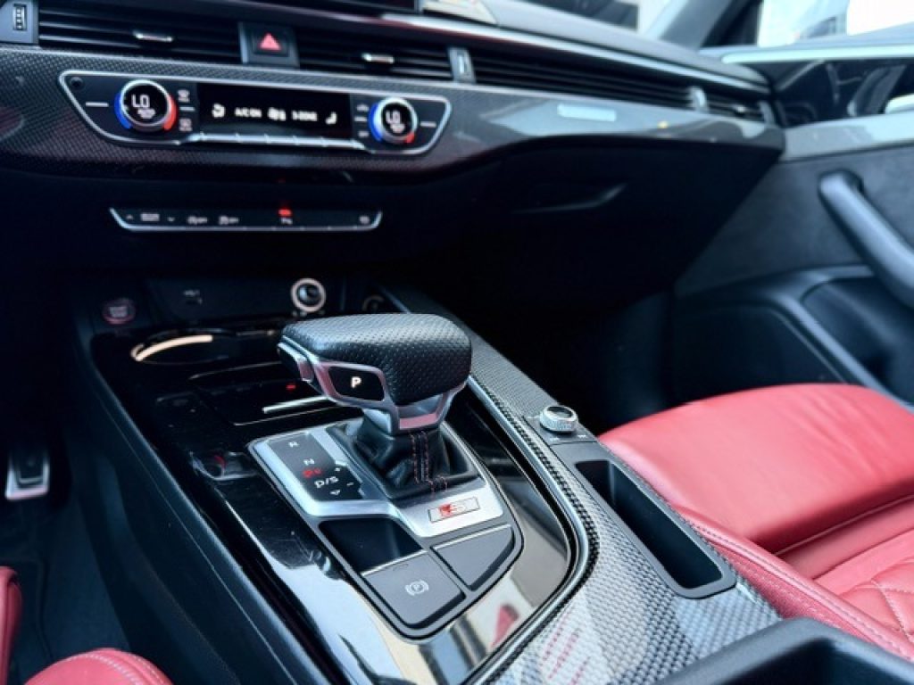 Clicca per ingrandire S4 - Avant TDI 347cv Black Edition sport attitude