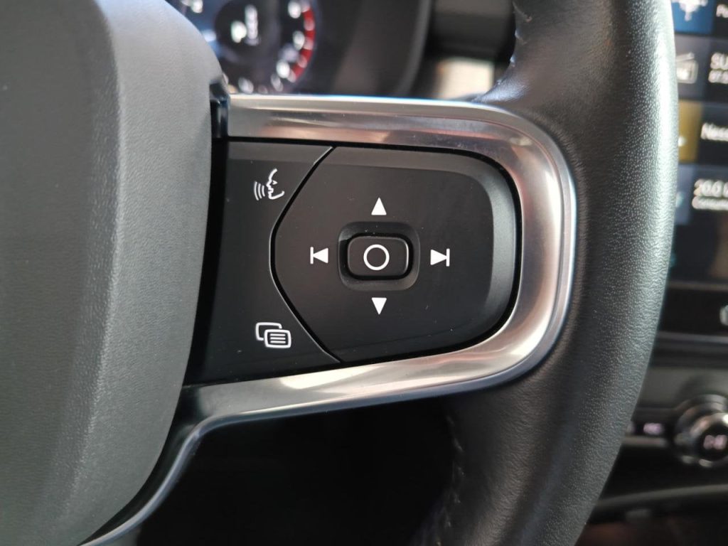 VOLVO XC40 T2 Automatico Momentum Pro IVA ESPOSTA - 16