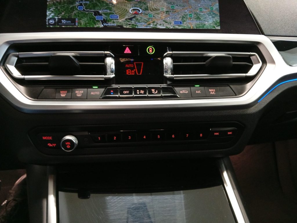 BMW 318 318d Touring mhev 48V Business Advantage auto - 13
