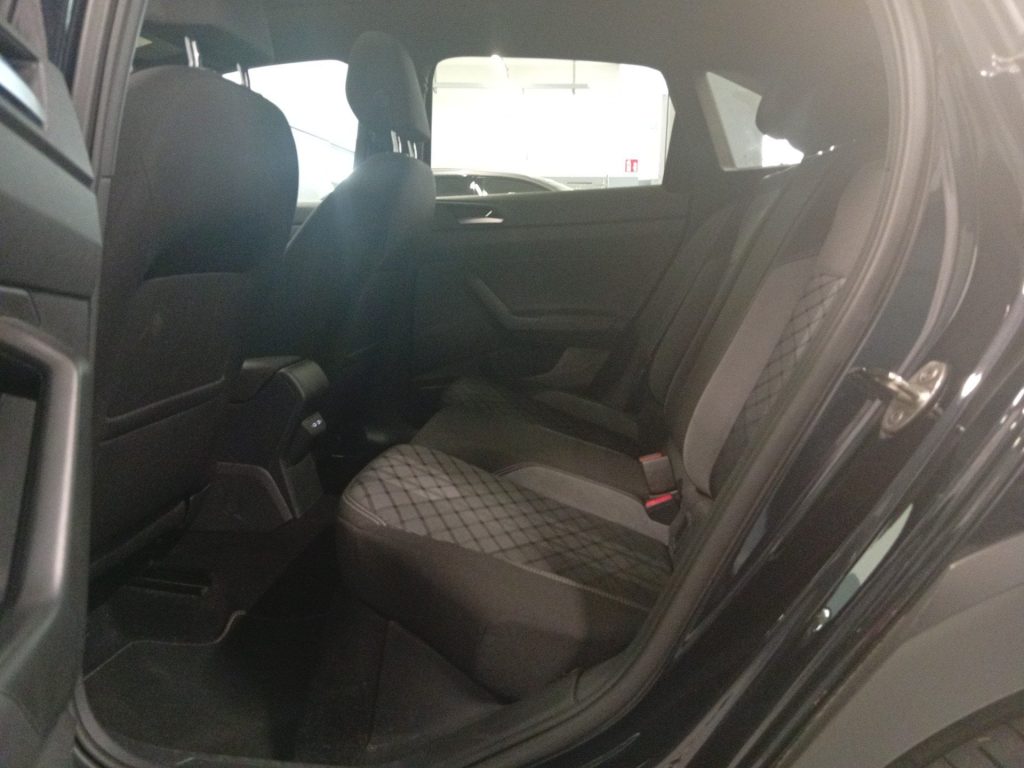 VOLKSWAGEN Taigo Taigo 1.0 tsi R-Line 110cv - 10