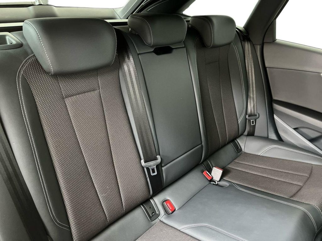 AUDI A4 Avant 40 TDI quattro S tronic S line edition - 15