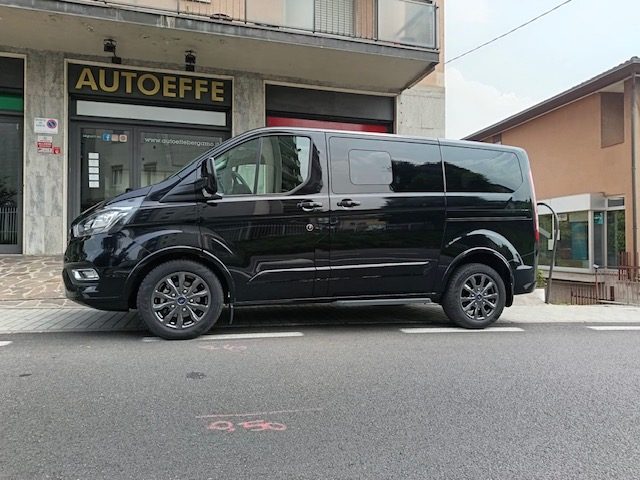 FORD Tourneo Custom Nero metallizzato