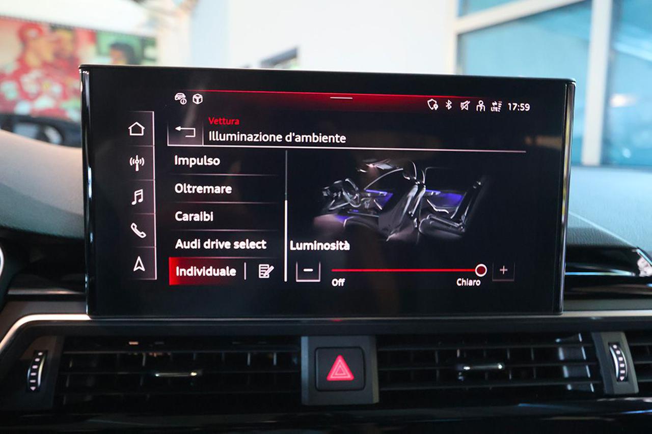AUDI A4 40 TDI Avant Quattro S-Tronic S-Line - 32