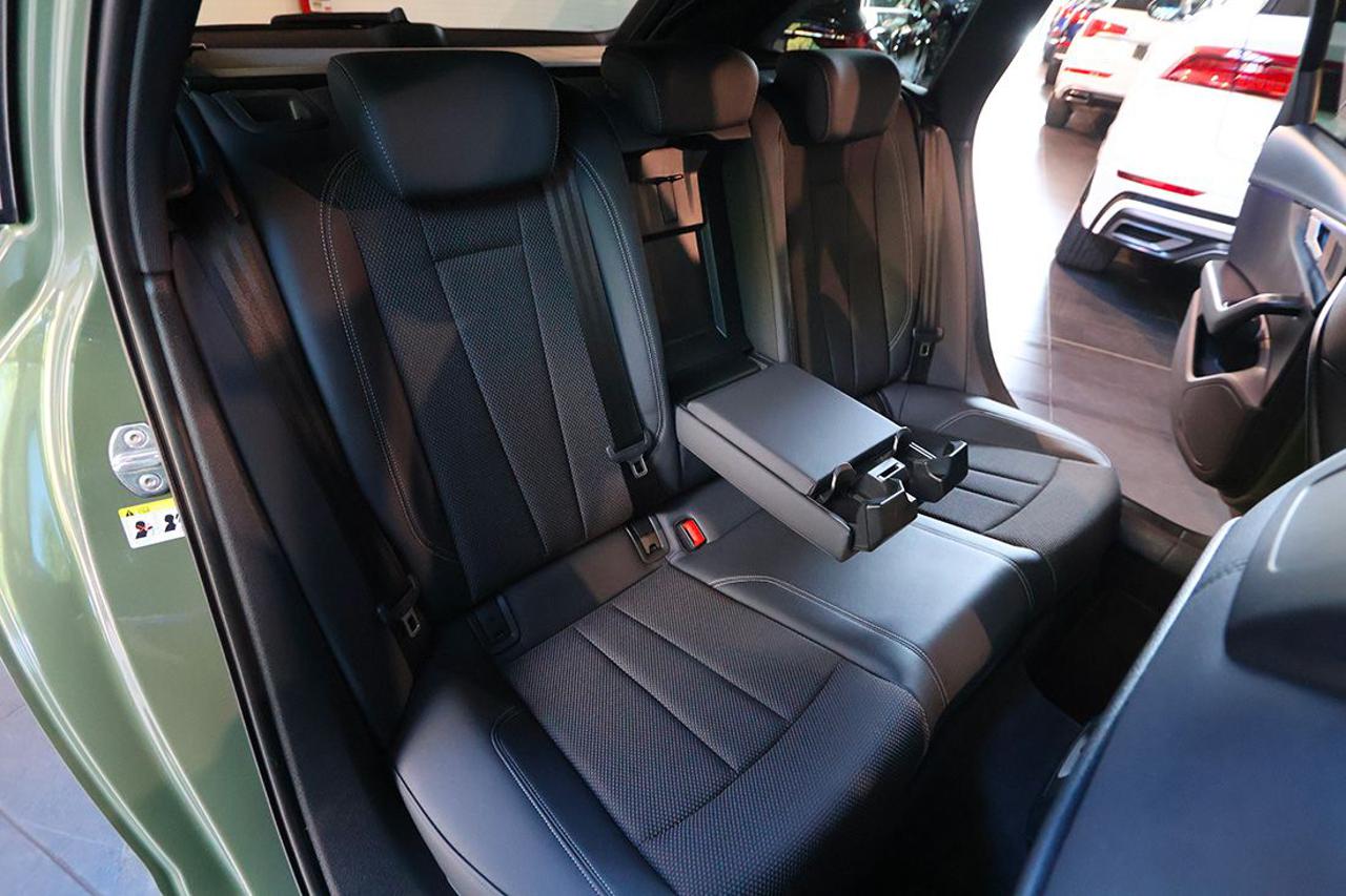 AUDI A4 40 TDI Avant Quattro S-Tronic S-Line - 22