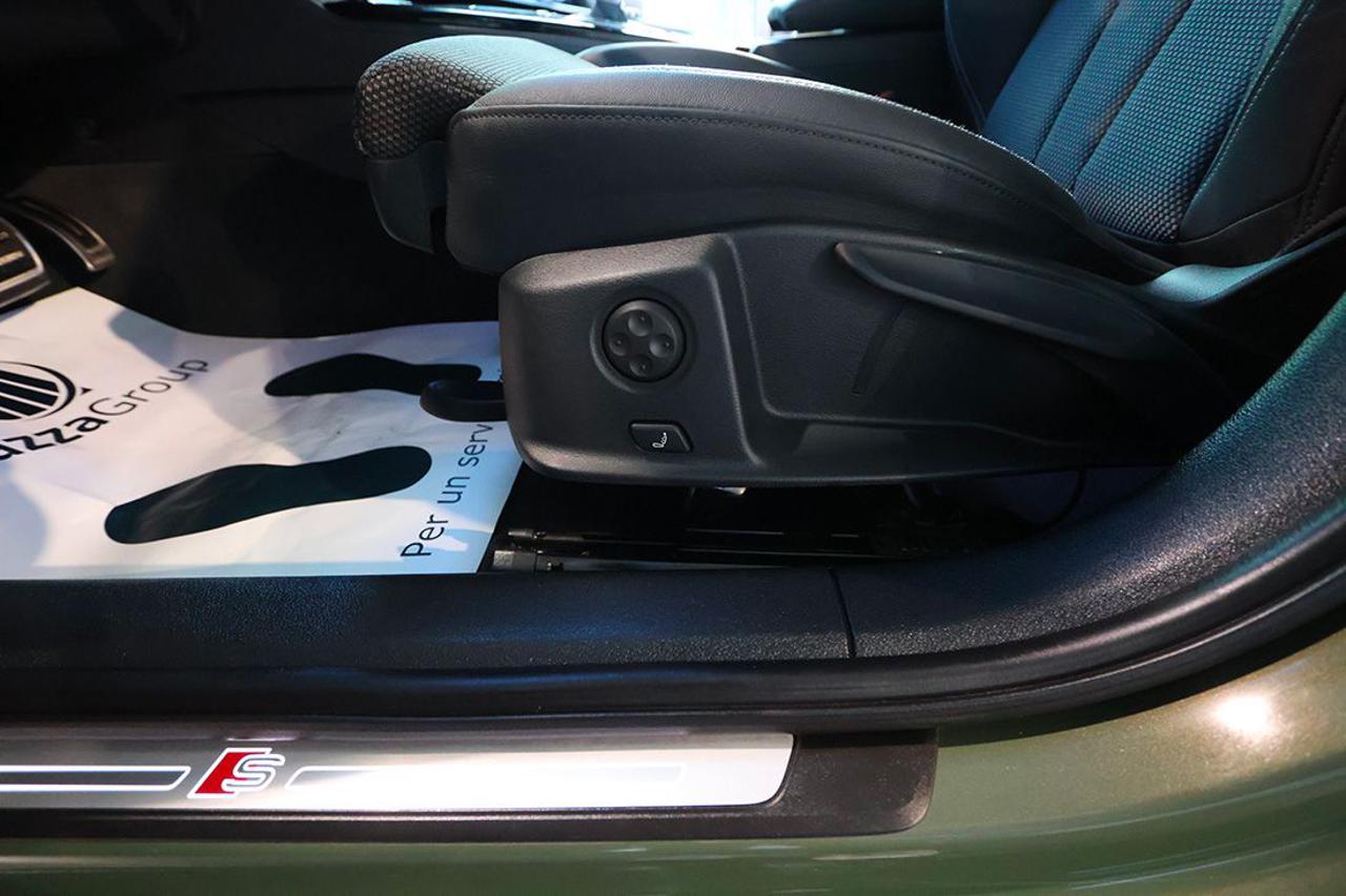 AUDI A4 40 TDI Avant Quattro S-Tronic S-Line - 47