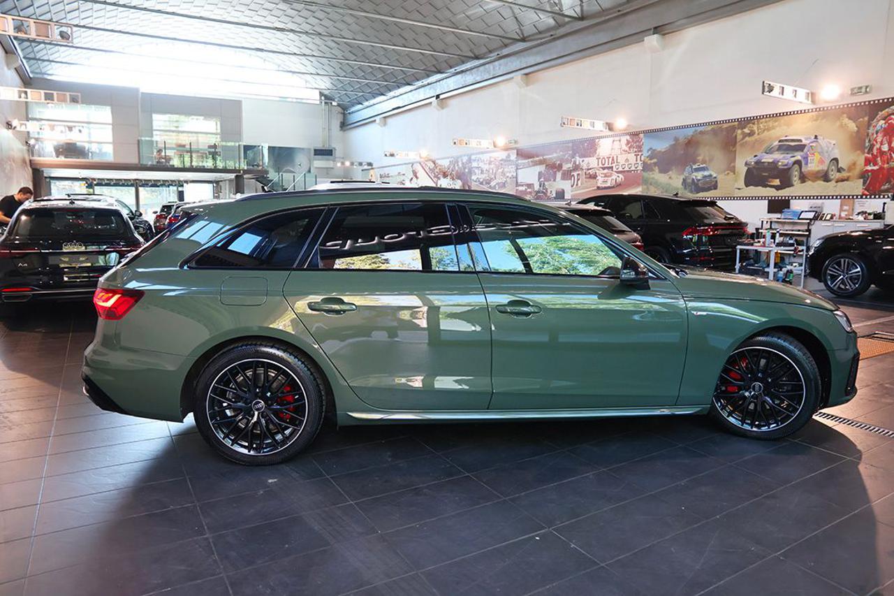 AUDI A4 40 TDI Avant Quattro S-Tronic S-Line - 11