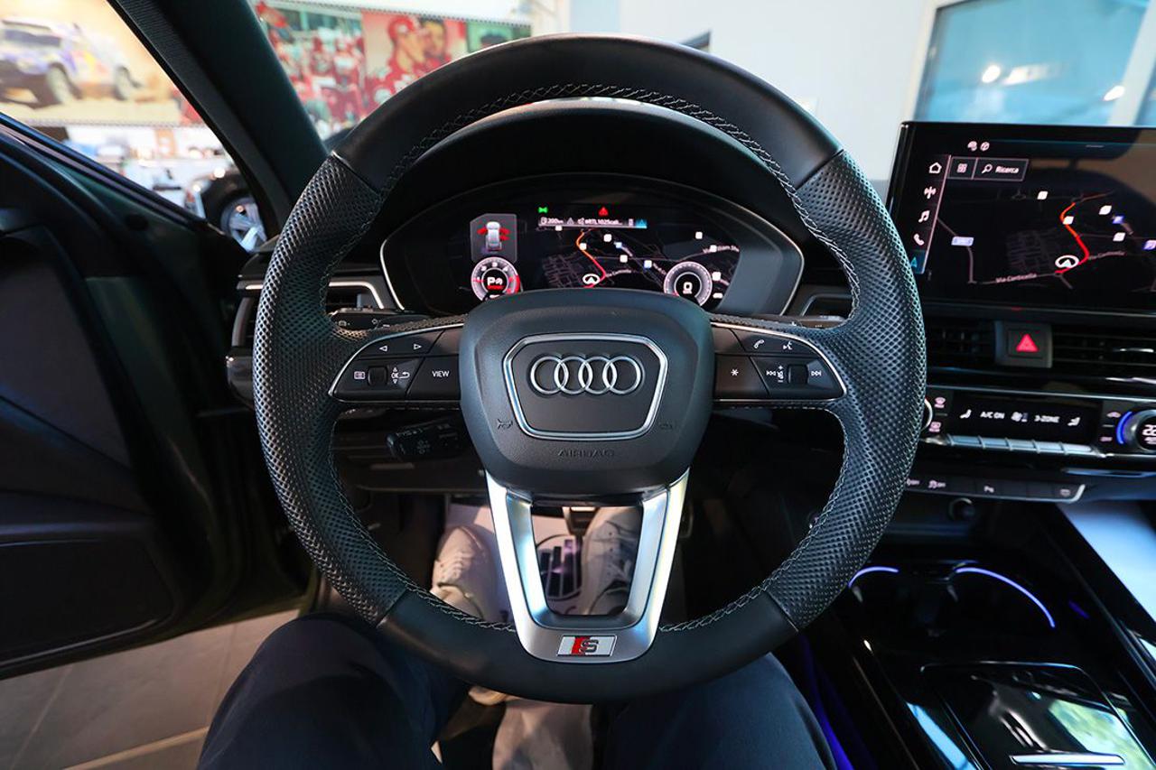 AUDI A4 40 TDI Avant Quattro S-Tronic S-Line - 25