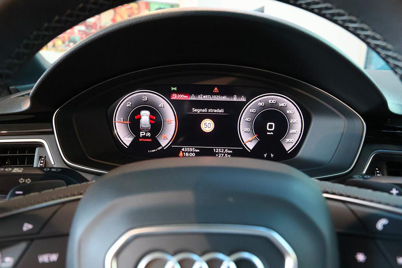 AUDI A4 40 TDI Avant Quattro S-Tronic S-Line - 36