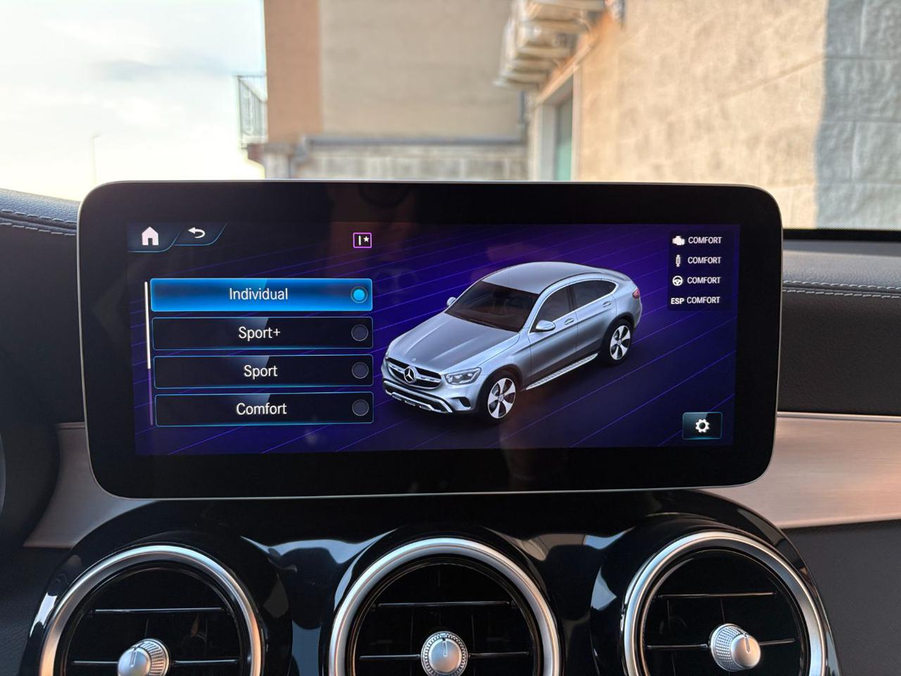 MERCEDES-BENZ GLC 300 de 4Matic Plug-in hybrid Coupé Premium Plus. - 36