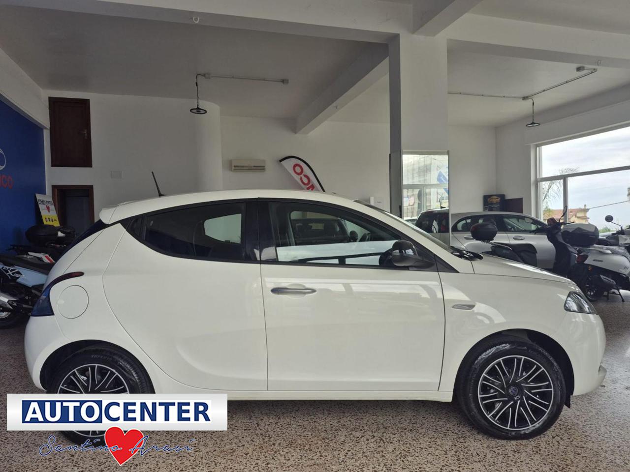 LANCIA Ypsilon 1.0 FireFly 5 porte S&S Hybrid Gold - 2
