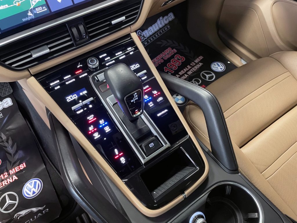 PORSCHE Cayenne COUPE 3.0 V6 E-HYBRID TIPTRONIC - 29