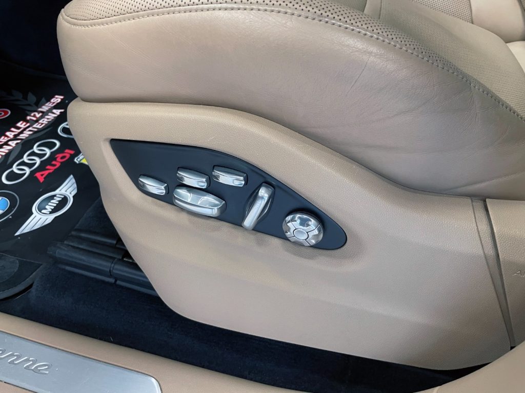PORSCHE Cayenne COUPE 3.0 V6 E-HYBRID TIPTRONIC - 42