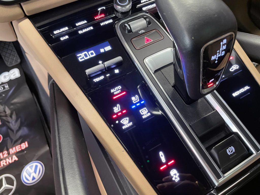 PORSCHE Cayenne COUPE 3.0 V6 E-HYBRID TIPTRONIC - 48