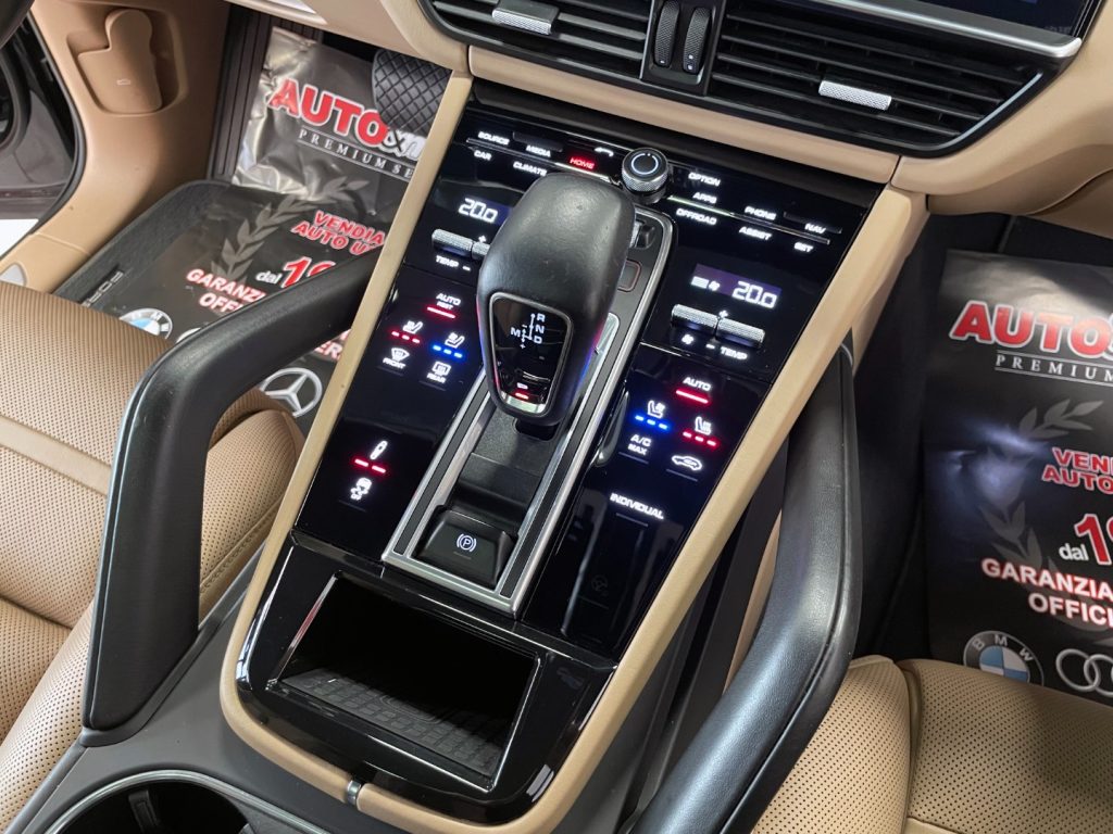 PORSCHE Cayenne COUPE 3.0 V6 E-HYBRID TIPTRONIC - 54