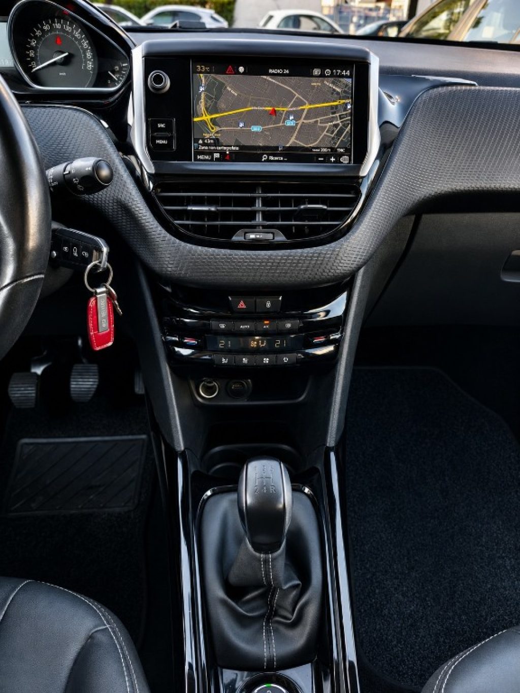 PEUGEOT 2008 BlueHDi 100 Cv Pelle Clima Aut. Navi Neo Patentati - 10