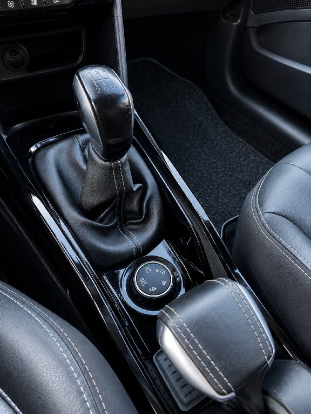 PEUGEOT 2008 BlueHDi 100 Cv Pelle Clima Aut. Navi Neo Patentati - 9
