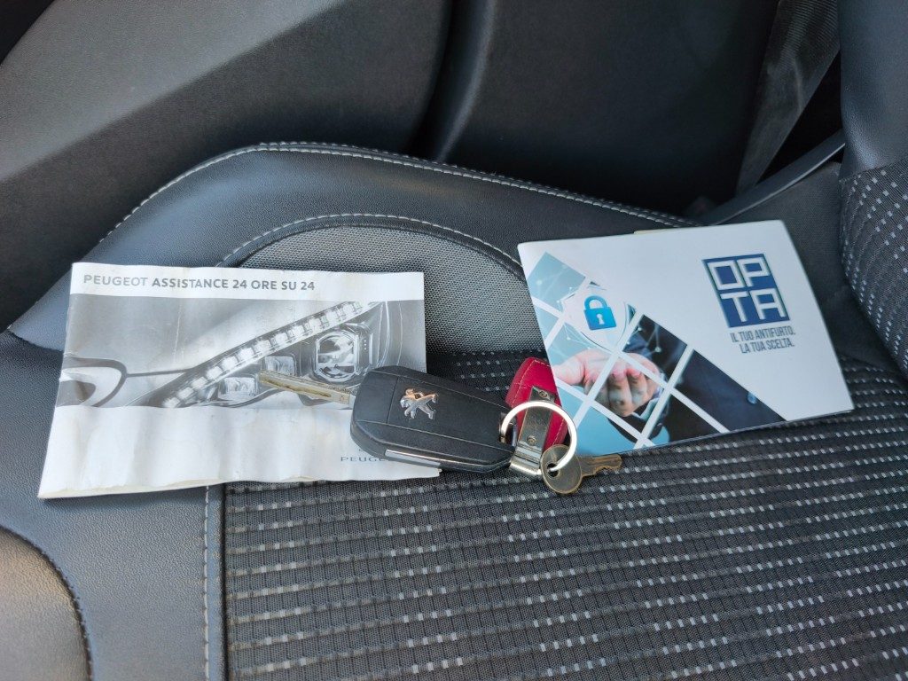 PEUGEOT 2008 BlueHDi 100 Cv Pelle Clima Aut. Navi Neo Patentati - 15