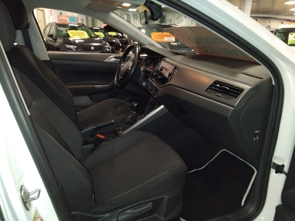 VOLKSWAGEN Polo 1.6 TDI Comfortline 16 VIDEO - 11
