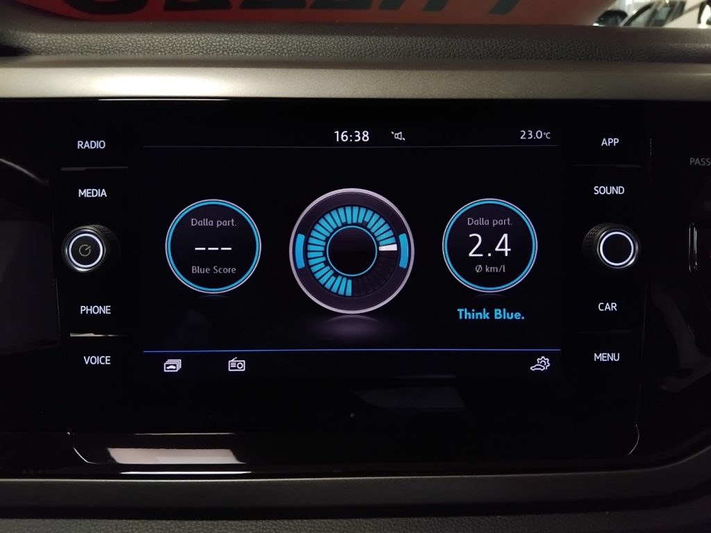 VOLKSWAGEN Polo 1.6 TDI Comfortline 16 VIDEO - 23