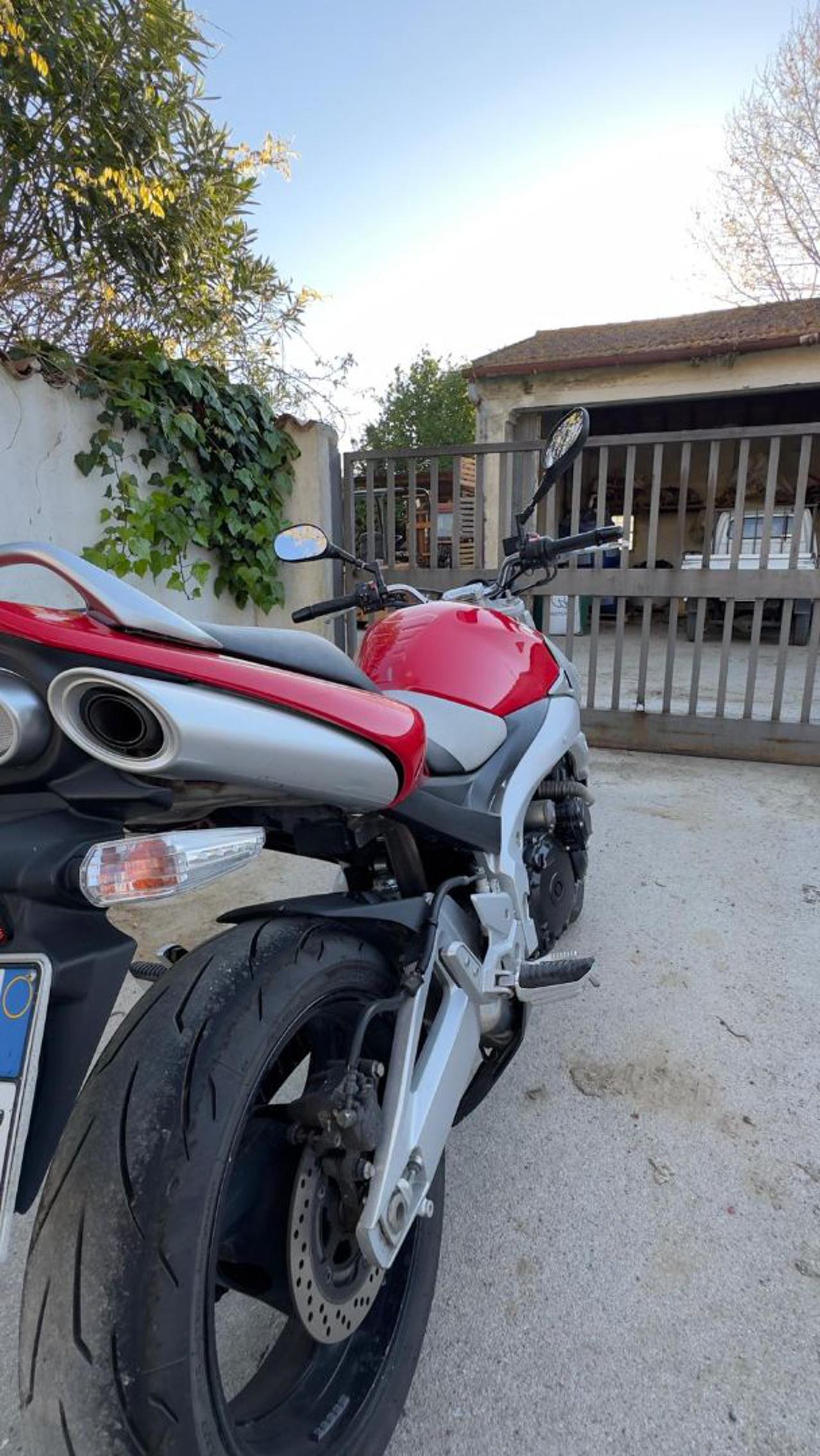 SUZUKI GSR 600 GSR600 - 4
