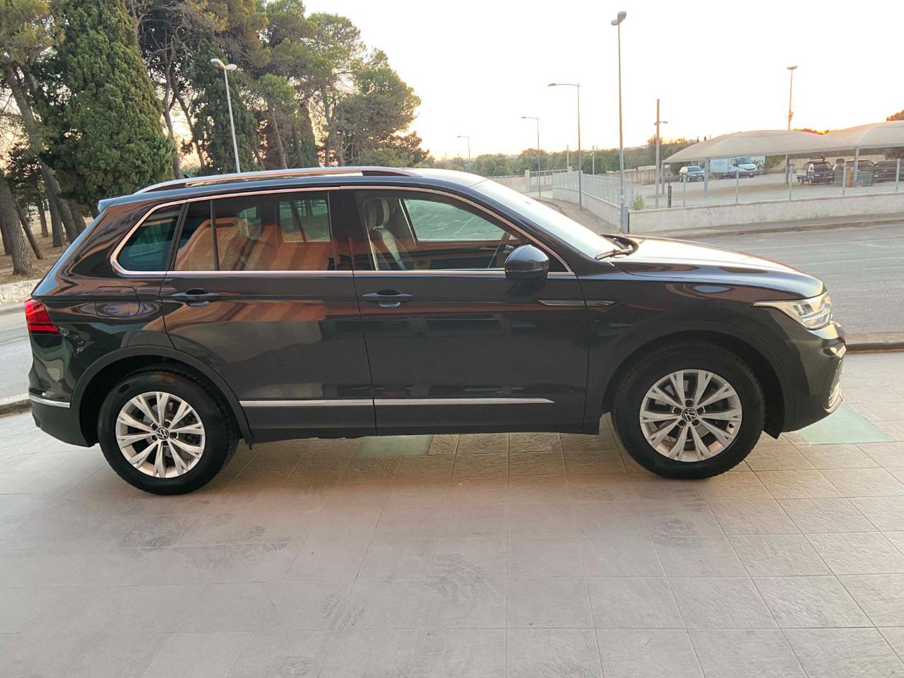 VOLKSWAGEN Tiguan 2.0 TDI 150 CV SCR DSG Life - 4