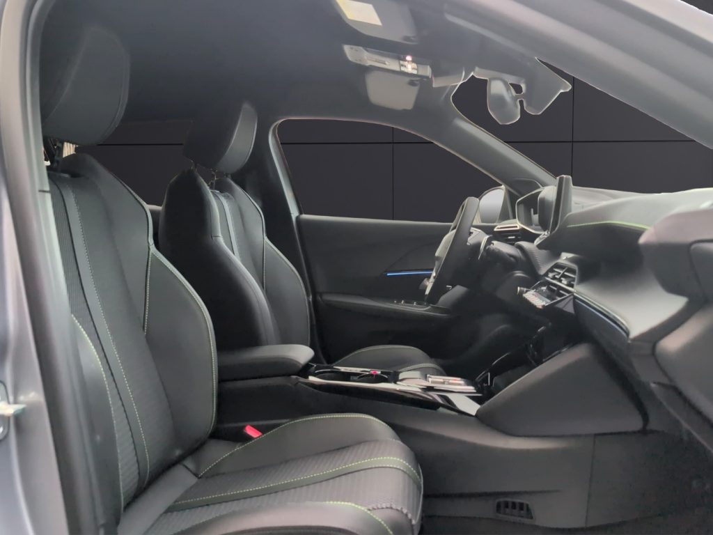 PEUGEOT 2008 Hybrid 136 e-DCS6 GT - 14