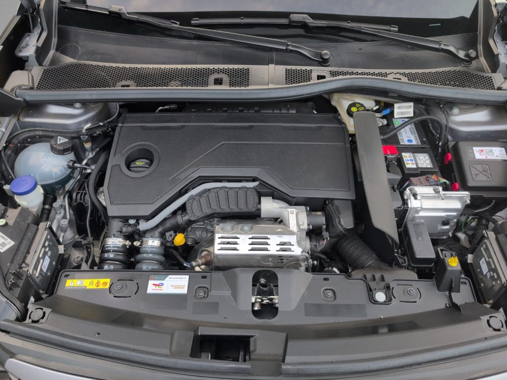 PEUGEOT 2008 Hybrid 136 e-DCS6 GT - 10