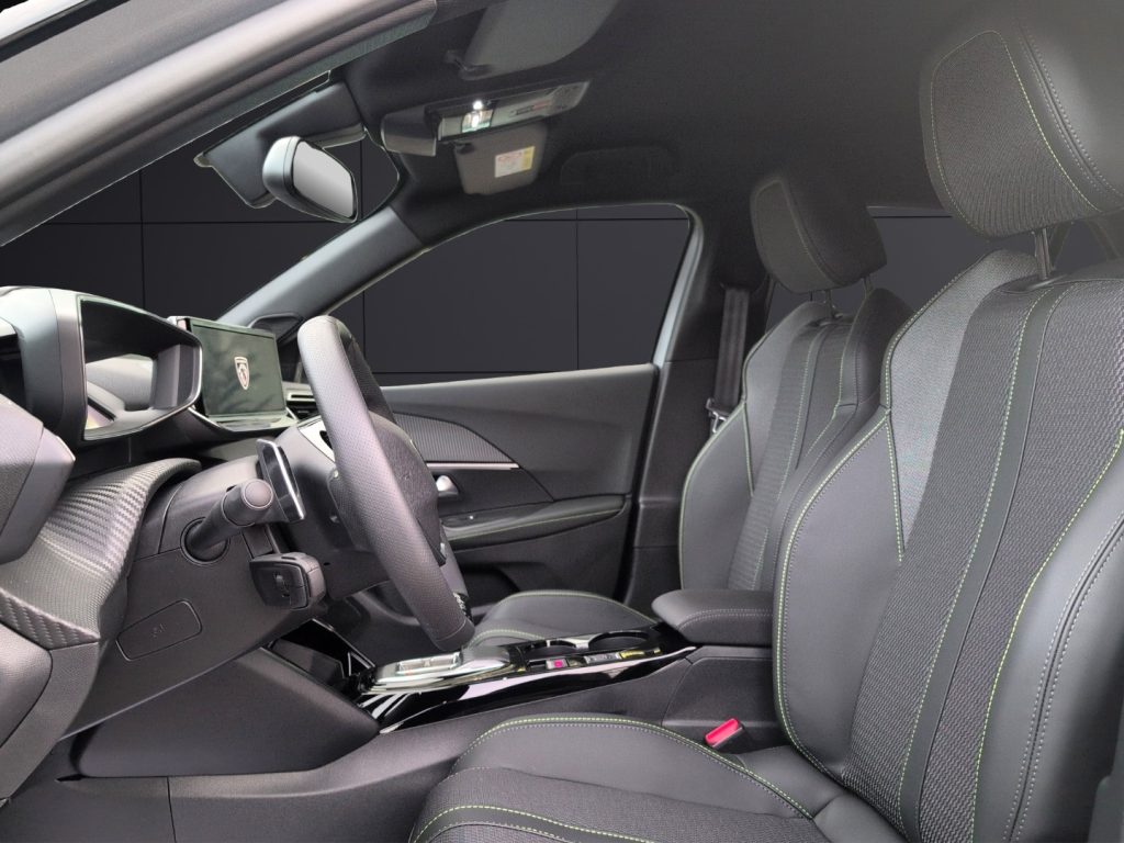 PEUGEOT 2008 Hybrid 136 e-DCS6 GT - 12