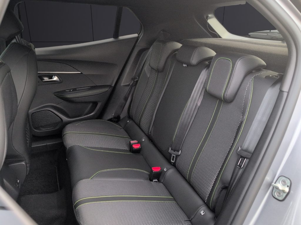 PEUGEOT 2008 Hybrid 136 e-DCS6 GT - 13
