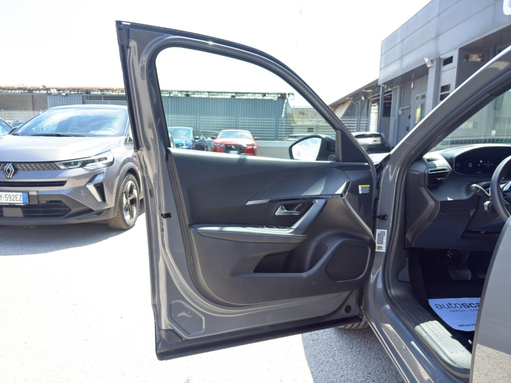 PEUGEOT 2008 Hybrid 145 e-DCS6 Allure - 11