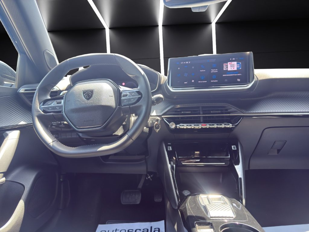 PEUGEOT 2008 Hybrid 145 e-DCS6 Allure - 13