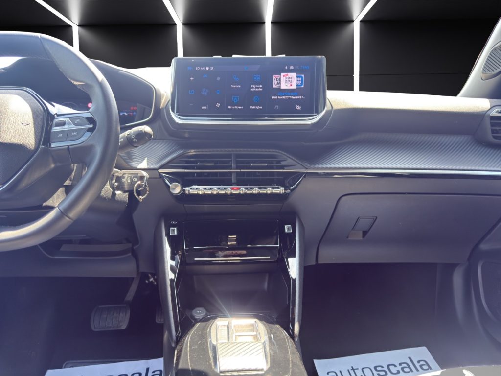PEUGEOT 2008 Hybrid 145 e-DCS6 Allure - 14
