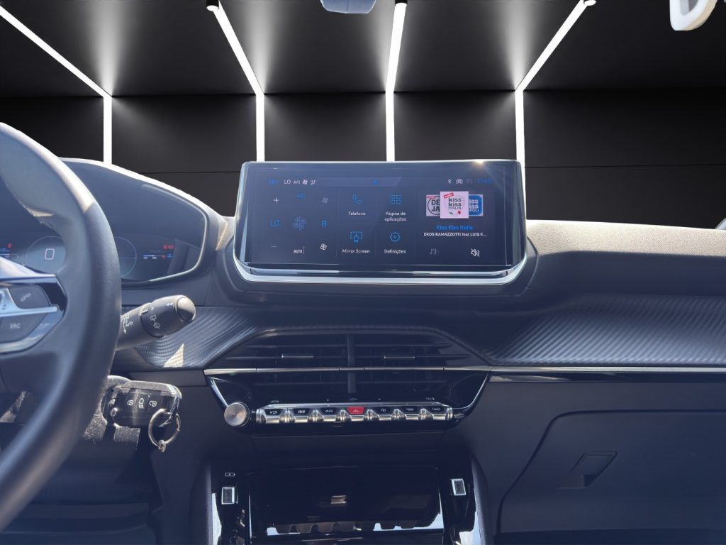 PEUGEOT 2008 Hybrid 145 e-DCS6 Allure - 15