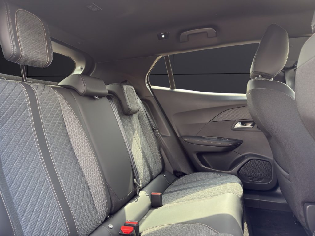 PEUGEOT 2008 PureTech 100 S&S Allure - 18