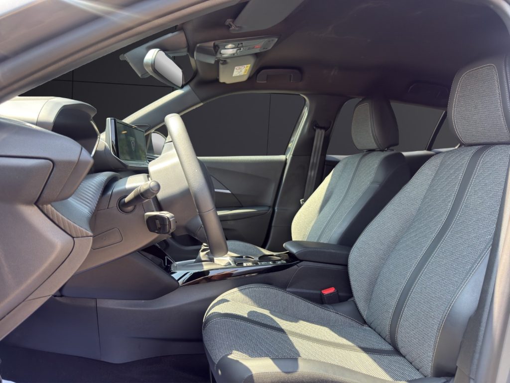 PEUGEOT 2008 PureTech 100 S&S Allure - 9