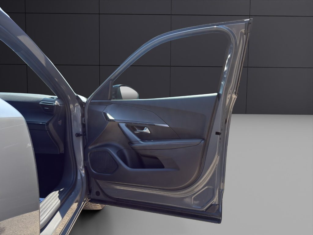 PEUGEOT 2008 PureTech 100 S&S Allure - 17
